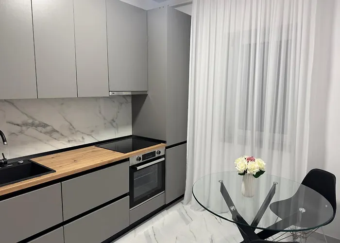 Satina Garden Apartment *